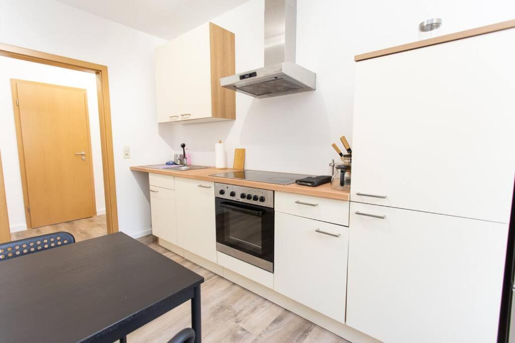 Schickes 1-raum-apartment Mit Balkon Und Vollausgestatteter Kueche
