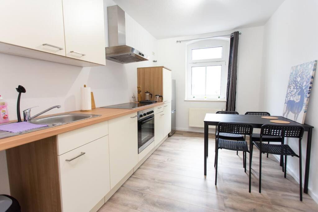 Schickes 1-raum-apartment Mit Balkon Und Vollausgestatteter Kueche *